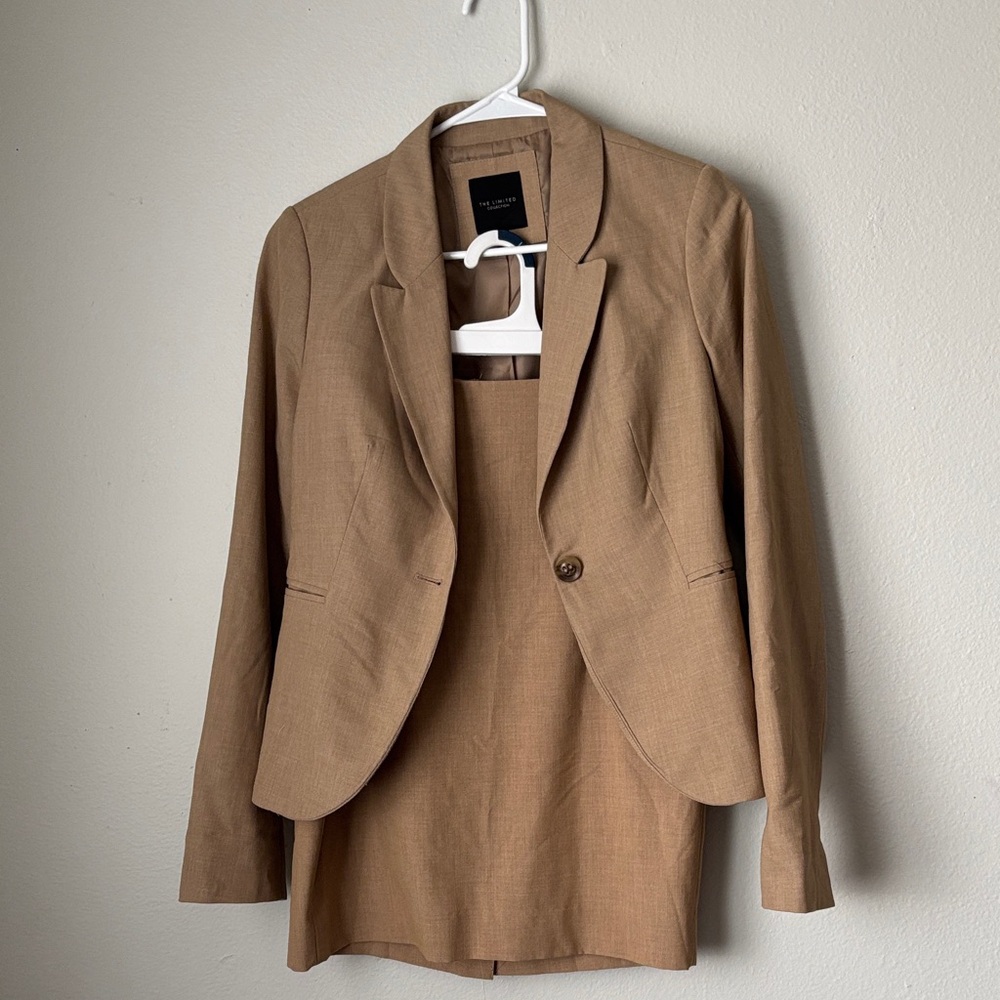 Tailored Brown Women's Suit - Classic Professional Style